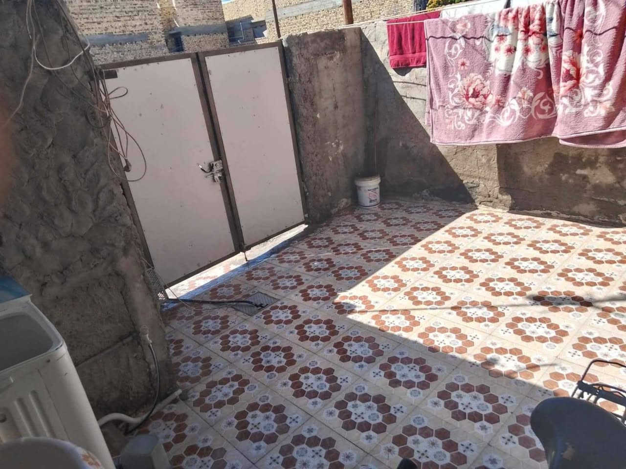 السلام عليكم بيت مساحه ١٠٠ متر يحتوي عله ٣ غرف نوم وصاله وكلدور ومطبخ كامل مكمل العنوان تقاطع العلويه شريفه خلف معمل الدبس جنس العقار طابو سند ٢٥ تحول بس المشتري استفسار *********** السعر ٥٨
