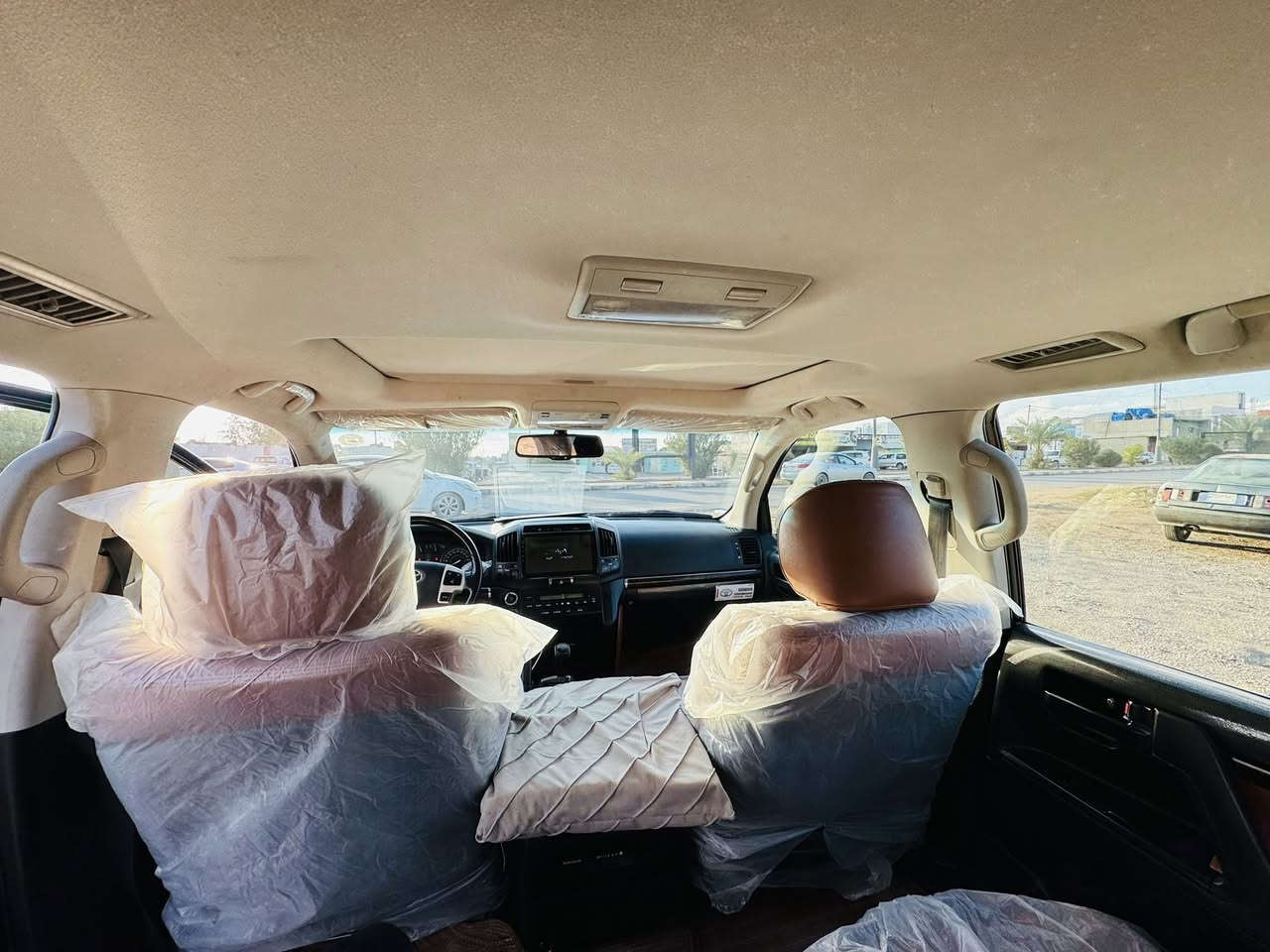 السلام عليكم لاندگروز 2013  / GXR V6

سيارة داخلها مشمشي 

راس البنيد فقط بي صبغ

***********
