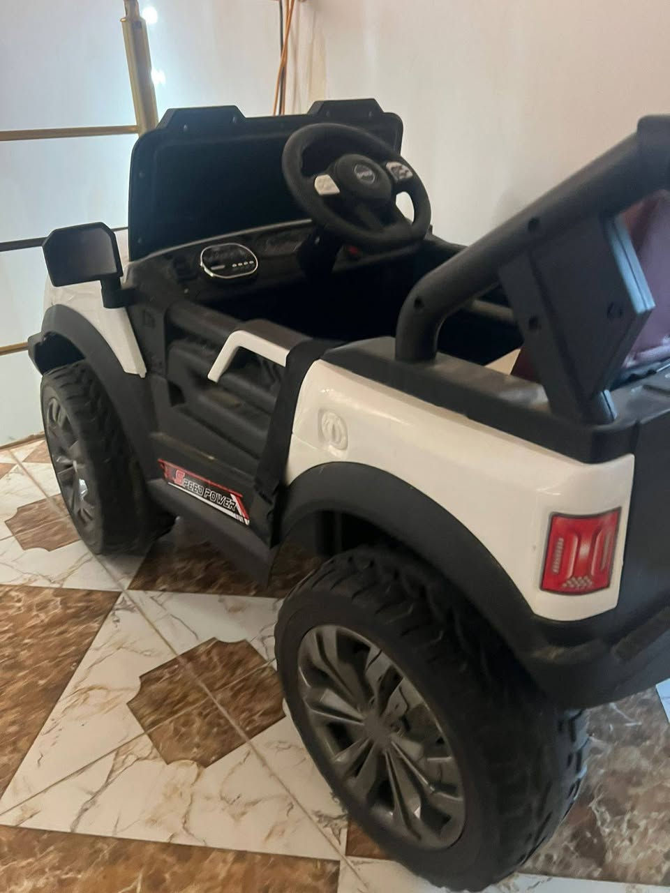 سياره شحن جديد  مال اطفال شرط بعدها ما مستعمله  جديده فول تحكم بل ريمونت من الخارج او طفل يسوق سعرها 250وبيها مجال للشراي


**إذا كنت صاحب هذا الإعلان وتريد حذفه لأي سبب، رجاءا أرسل رسالة إلى الدعم الفني**