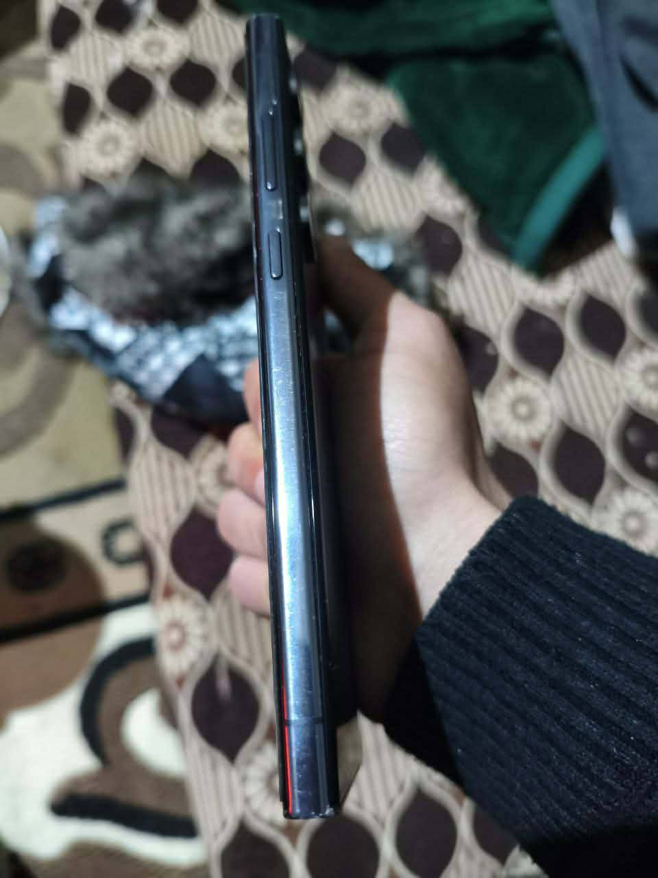 سلام عليكم
الترا اس 23 شرق أوسط ذاكره 256 رام 12 دبل سيم كرت
مثل ماموضح بصوره وبي شوي الضهر كاشع مخلي علامه
سعر 525 وبي مجال
