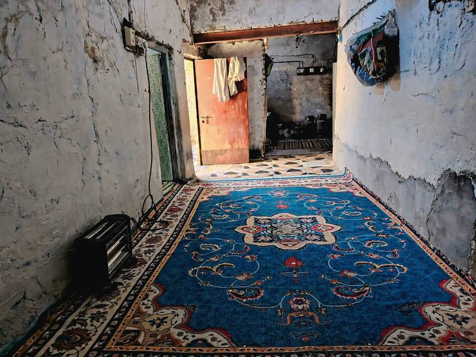 بيت حواسم في منطقة الشيشان غير معوض. مساحه 400متر بيت يحتوي على حمام داخلي وخارجي. غرفتين وستقبال. السعر 12وبيه مجال.*********** للأستفسار اتصلو واتساب عمارة, ميسان
