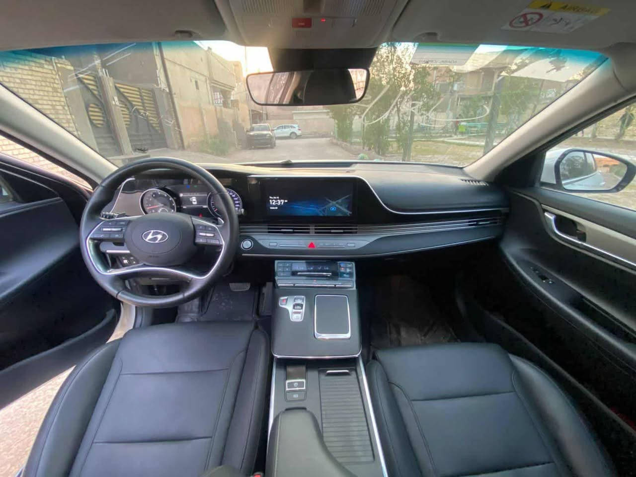 ازيرا موديل 2023
غاز بلادي بدون رقم 
منفيس السياره بأسمي
فول مواصفات 1/1
بنراما رادرات كل المواصفات الي بالك موجوده 
السيارة بيها قطعتين صبغ من كوريا  
السباره مكفوله من الشخط والرصعه والبارد 
مكينه ٦ سلندر 
سياره جديده وبل عافية على الياخذها 
مكان سيارة بابل 
رقمي/***********
سعر مناسب اتصل وبيك خير وتدلل
