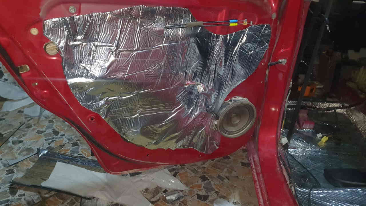 🔇🔥 عزل صوتي وحراري احترافي للسيارات 🔥🔇
تعبت من: ❌ ضجيج الطريق
❌ صوت الإطارات
❌ حرارة الأرضية والأبواب
❌ ضعف صوت السماعات
📌 الحل عندنا – عزل علمي متعدد الطبقات

🧪 المواد المستخدمة (مواصفات علمية):

✔ CLD Butyl Rubber + Aluminum Foil
• يمتص الاهتزاز ويمنع الرنين
• يقلل ضجيج الطريق بشكل كبير

✔ Closed-Cell Foam (PE / NBR)
• عزل حراري عالي
• يمنع انتقال الصوت والحرارة والرطوبة

🚗 أماكن العزل:
🔹 الأبواب
🔹 الأرضية
🔹 الجنطة
🔹 الجاملغات
🔹 السقف 

💎 النتائج:
✅ تقليل الضجيج 
✅ برودة أفضل داخل السيارة
✅ تحسين صوت السماعات
✅ إحساس فخامة وهدوء
✅ مواد أصلية وآمنة

🛠️ طريقة العمل:
✔ تنظيف وتجهيز الاسطح 
✔ تركيب طبقات العزل علمياً
✔ بدون قص أو ضرر للأسلاك
✔ شغل نظيف وضمان

✅ الاسعار تبدا من 400 الف للارضية والصندوق والابواب  وصاعدا وحسب حجم السيارة واماكن العزل الإضافية و المواد المختارة 

✅ يمكن اضافة الجاملغات الامامية والخلفية والقمارة وقبق الجنطة والبنيد 

📍 الموقع: بابل - حله
📞 للاستفسار: *********** - ***********
💬 واتساب: ……………
✨ راحة، هدوء، فرق تحسه من أول مشوار ✨
