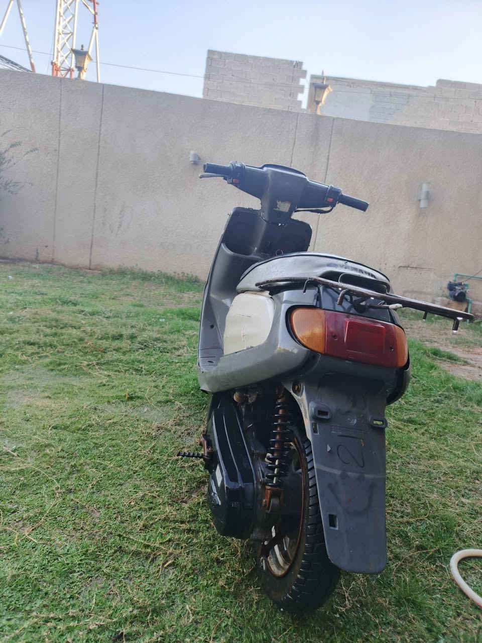 سلام عليكم دراجه منغولي لبيع نضيفه بس بيهه صالنصه نقص بس من زمان ما مشغله سعر 250 بيهه مجال رقم***********
