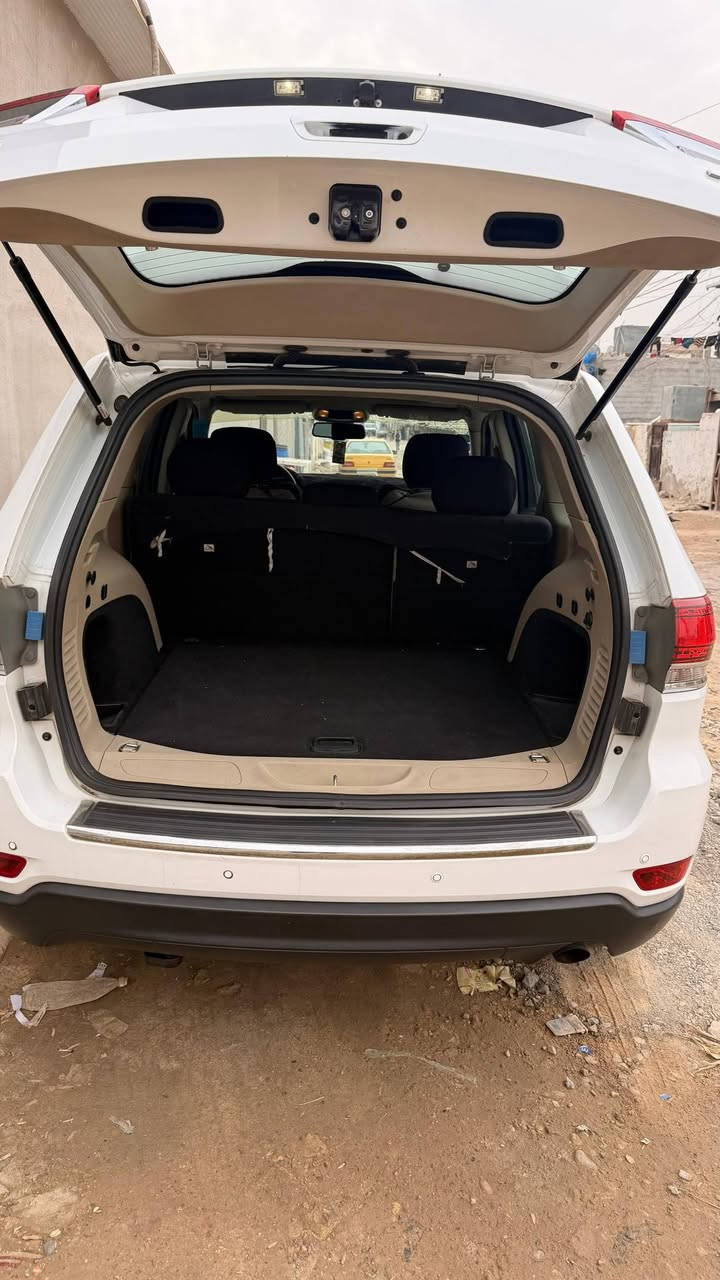 السلام علیکم
للبيع جيب 2014 خليجي رقم بغداد الدولي الجديد 
ماشيه 151 السياره جاهزه ومابیها نقص على وضع الشركه نضیفه بمعنى الكلمه فول مواصفات 
معروفه مواصفاتها 
محرك 6 3600 بيها صبغ نص باب السايق 
وتكحیل کرتات ثنین 
سونار موضح بالصور 
مکان السياره بغداد
سعرها230
الهاتف ***********
غير متواجد على النت
