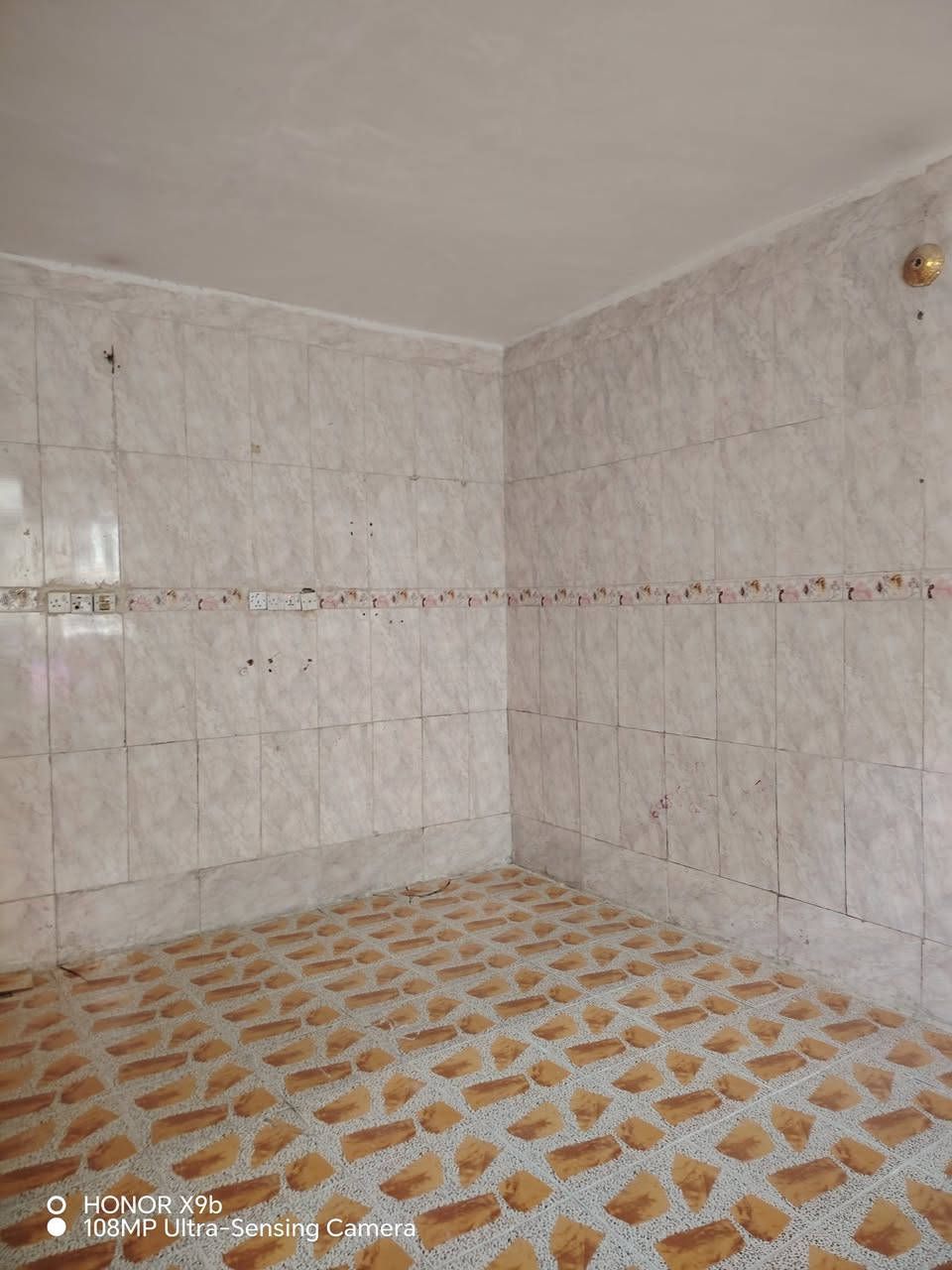 بيت ١٠٠م واجهه ٨متر طابق واحد ..
♦️بناء طابوق جمهوري كونكريت مسلح
♦️يتكون من غرفتين نوم ومطبخ واستقبال وصاله وصحيات ..وطارمه
♦️شارع عرض ٥متر ..
♦️خدمات مجاري متوفره للباب
♦️طابو زراعي سند ٢٥ إقرار محكمه من المالك مباشرة ..
♦️ كربلاء..حي الأمين شارع الحر خلف مجمع همسه للإلكترونيات فرع أسواق اي مارت
♦️يبعد ٥٠٠متر عن شارع تجاري وخط باب الحسين كوسترات
♦️سعر ٦٢مليون ..تفاوض مع صاحب البيت مباشر ..للاستفسار مكتب الأوس للعقار ابو سجاد*********** ابو وائل ***********
