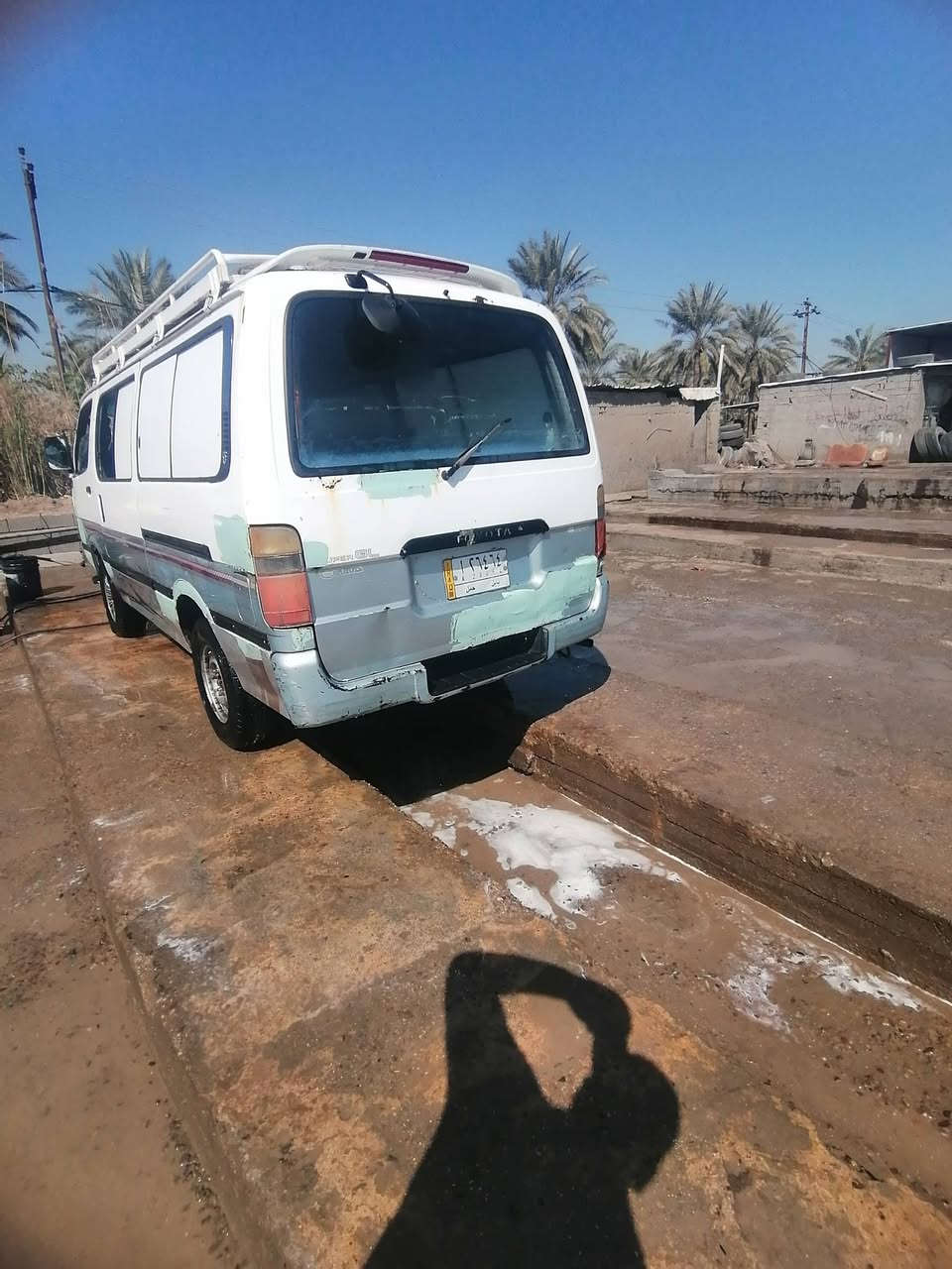 سلام عليكم للبيع سيارة هايسة موديل٩٥ رقم انكليزي بابل سيارة نضيفة كلش والسعر مناسب بيع مستعجل للاستفسار *********** و ***********
