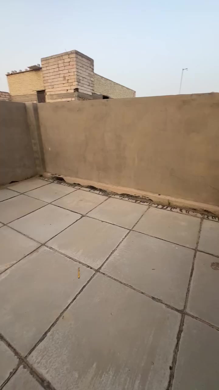 دار للبيع حي الوفاء شارع 15 ب40 الف مستأجر الشهر 300طابق واحد مسلح استفسار اكثر ***********
