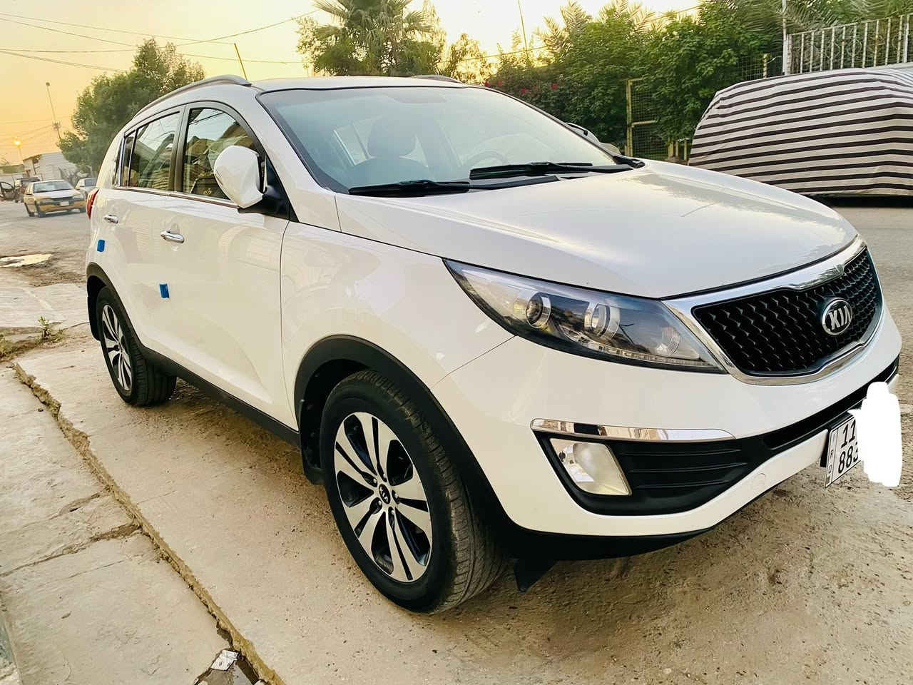 السلام عليكم 
كيا سبورتج خليجي مكينه 2000 دوش المكينه والكير على وضع الشركة مكفولات 
موديل 2011 السيارة مكفولة وبسمي السنوية ثاني يوم تحويل 
السيارة شباك خلية نحل وتخم تاير جديد وما ناقصها اي شي شاهد الله السيارة مالتي مال بيت وربع دينار ما تصرف عليها
والسونار موجود عندي العنوان بغداد الشعلة السعر 140 
رقم الهاتف ***********
