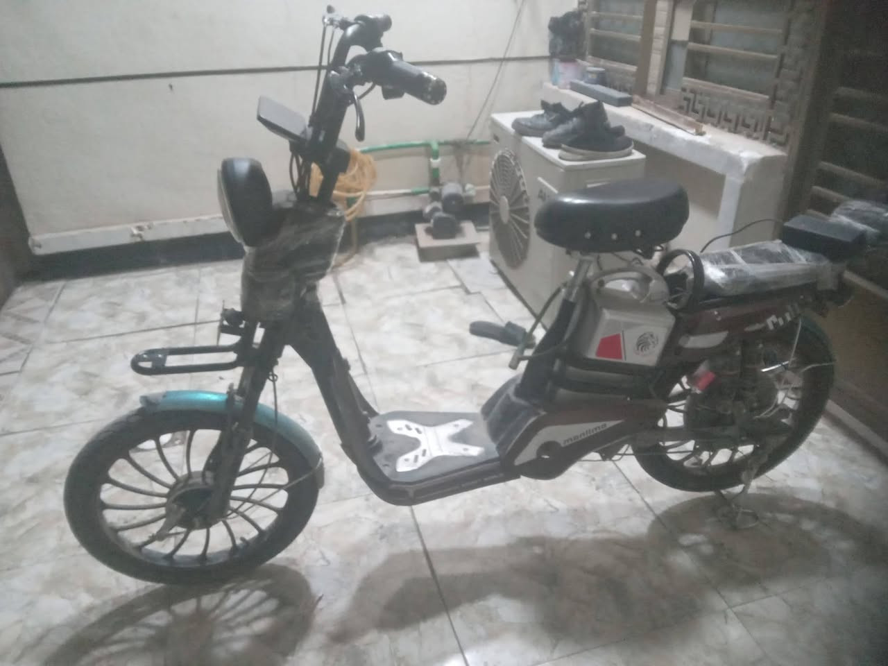 سلام عليكم دراجه شحن من شركت صقور العراق موديل ٢٠٢٥ اربع بطاريات شغاله وتمشي وحلوه بي لبريك لخلفي يرادله تبديل سعره 10 الف تشغيل بصمه فقطط مكاني دوره سعر ٢٠٠ للتواصل *********** موجود على هاذ رقم واتس اب
