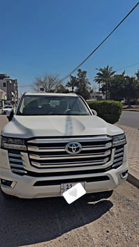 لاندكروز 2022 سبعينية ساز اصل ام ضمان 3 شاشات ام تطبيق سياره فول مواصف...