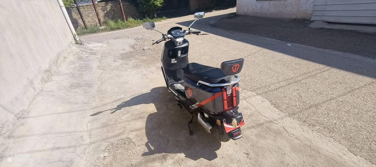 السلام عليكم دراجة شحن TAILG للبيع مواصفات الدراجة قوة المحرك 2000W البطارية72V 38AH  السرعة القصوى 65كم/ساعة وقت الشحن  6-8H / مكاني التاجي الشط قرب جامع عبد القادر الكيلاني للااستفسار واتساب ‏‪***********‬‏
