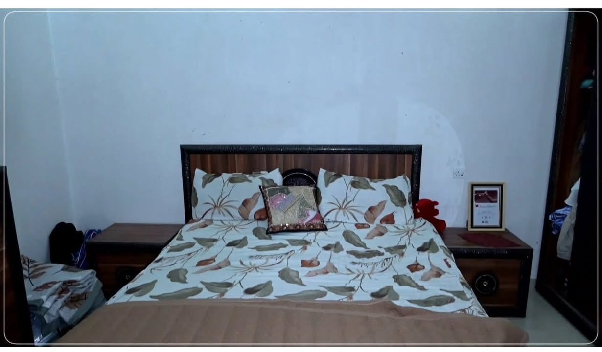 يا الله مشتمل قطع مساحه ٦٠ متر المشتمل يحتوي على غرفتين نوم وصاله ومطبخ ومنور وخدمات المشتمل  نضيف كلش 
الموقع حي الجهاد مربع الذهبي البيداء قرب الشارع العم 
الاستفسار اتصل على ***********
