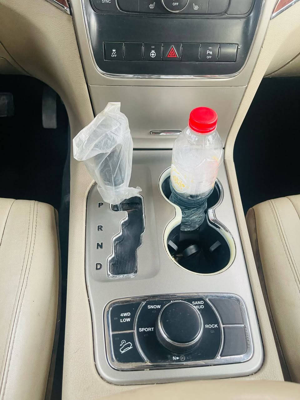 لمتد وارد خليجي
بارد مقدار شبر بالباب الخلفي  بدون صبغ 

الموديل2013

المحرك 3.6 

المواصفات

باني وراما

فور ويل

تبريد أمامي خلفي

 كشنات جلد

المقاعد الاماميه كهرباء

ذاكره لحفظ وضعيات الجلوس   

مقود السائق كهربائي 

تدفئه ستيرن

شاشه كبيره تدعم كار بلي 

تشغيل عن بعد

وبعد بيها هواي مواصفات 

مكان السياره بغداد 

***********
