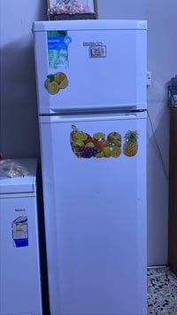 ثلاجة • نظيفة جدا • مع ضمان