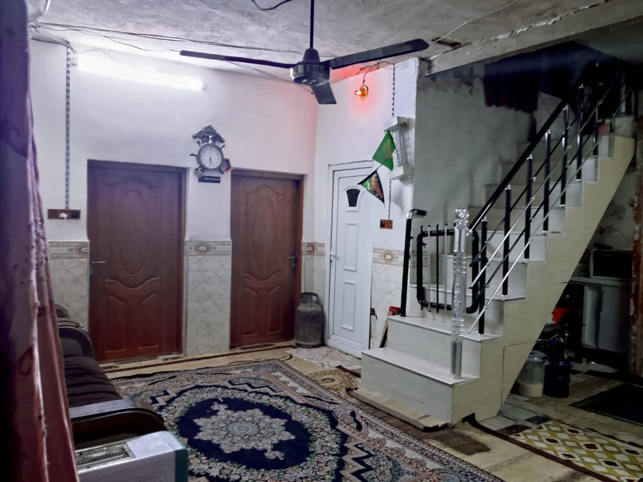 السلام عليكم عندي بيت البيع ابحي الوفاء دولان المساحه 95 متر المنطقة 38 السعر 87 مليون ***********
