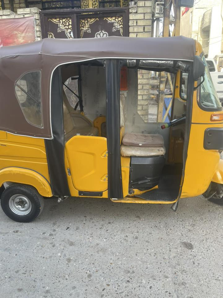 سلام عليكم شباب تكتك موديل 21 شهر11 للبيع رقم وسنويه هزه جديده محرك مفتوح مره وحده فقط بوشه وبستم معمره دوس بيه خياس موضح بلصوره السعر 7600 مكاني بغداد البلديات ***********
