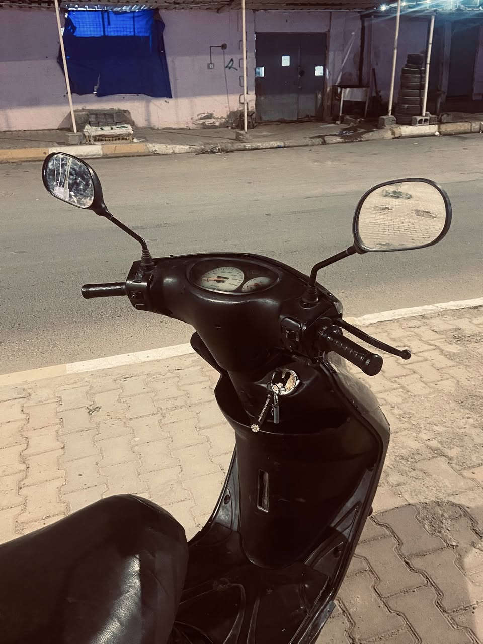 سلام عليكم دراجه بريز للبيع نضافه فول كفرات جدد كلشي جديد كهربائياته كله شغاله محرك اخرس لسعر ٣٥٠ الاستفسار واتساب ***********
