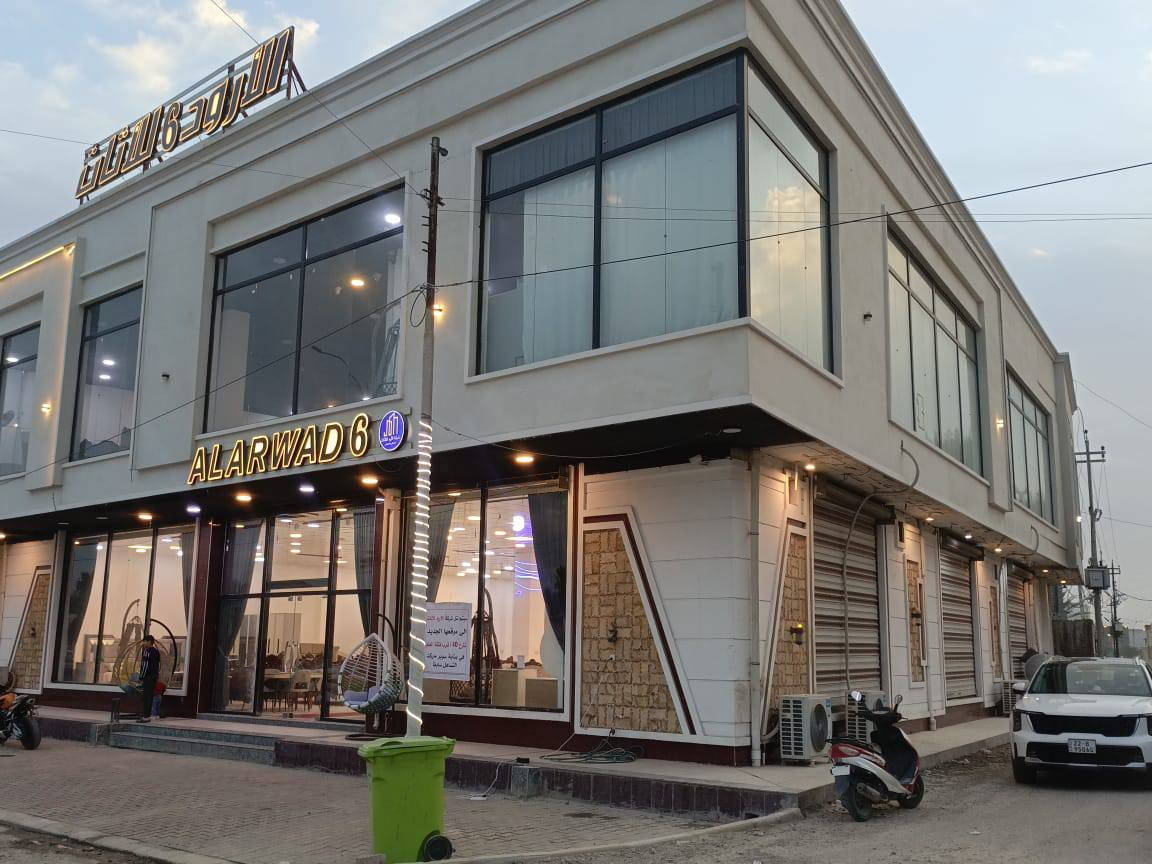 🏢 بناية تجارية للإيجار – الرمادي / شارع 40

بناية تجارية ركن طابقين مميزة للإيجار في أحد أهم شوارع الرمادي شارع 40.

تتميز البناية بتصميم عملي ومساحة واسعة تناسب مختلف الأنشطة التجارية.

🔹 تفاصيل البناية:

تتكون من طابقين.

الطابق الأول يحتوي على:

قاعة كبيرة بمساحة 700 متر.

غرفة مكتب مستقلة.

مجموعة صحيات.

مطبخ.

بناية مناسبة للمراكز التجارية، المعارض، الشركات، أو القاعات التدريبية.

للمزيد من التفاصيل
يمكنكم زيارة مكتبناا مكتب العين العقار ع شارع 40 مدخل الصوفيه الثانية 

او الاتصال على الارقام 

***********٥
***********
***********
