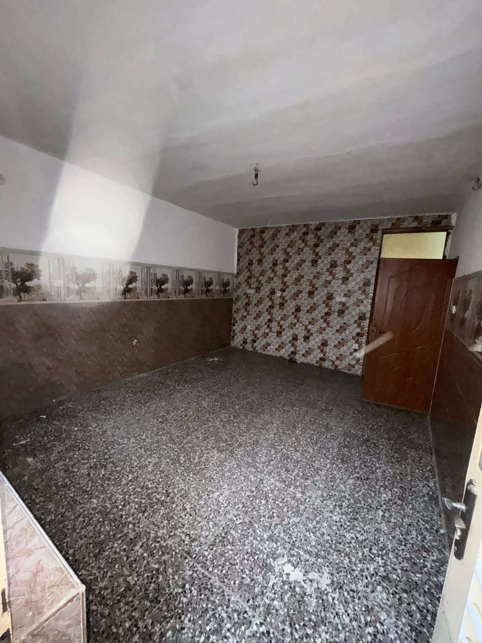 🔸 مشتمل #للايجار  نضامه وحدتين سكنيه ✅
75متر بناء سنة 2024 اخو الحديث زيرو🔑كامل مكمل

الطابق الارضي1️⃣:مدخلين واستقبال كبيره ومطبخ وخدمات وغرفه نوم كبيره
والطابق الثاني 2️⃣: متاجر وحد لعائله صغيره ومرتبه

🔸موقع ممتاز📍الشعب تجاري عل شارع حي الصحه قرب جامع الحق
 
🔸السعر الايجار : نهايته 350الف قفل رجاءا بلا احراج
مع الدار محتوياته للاستفاده والاستخدام ماطور ماء وسخان وتانكي واير سحب + جوزره + واير انرنيت

🔸معروض بمكتب ابو علي الدراجي للعقار 🏛️
الشعب-نهايت شارع الصحه-مقابيل كرزات ركن الصحه *********** 📞 *********** 📞 ‭
