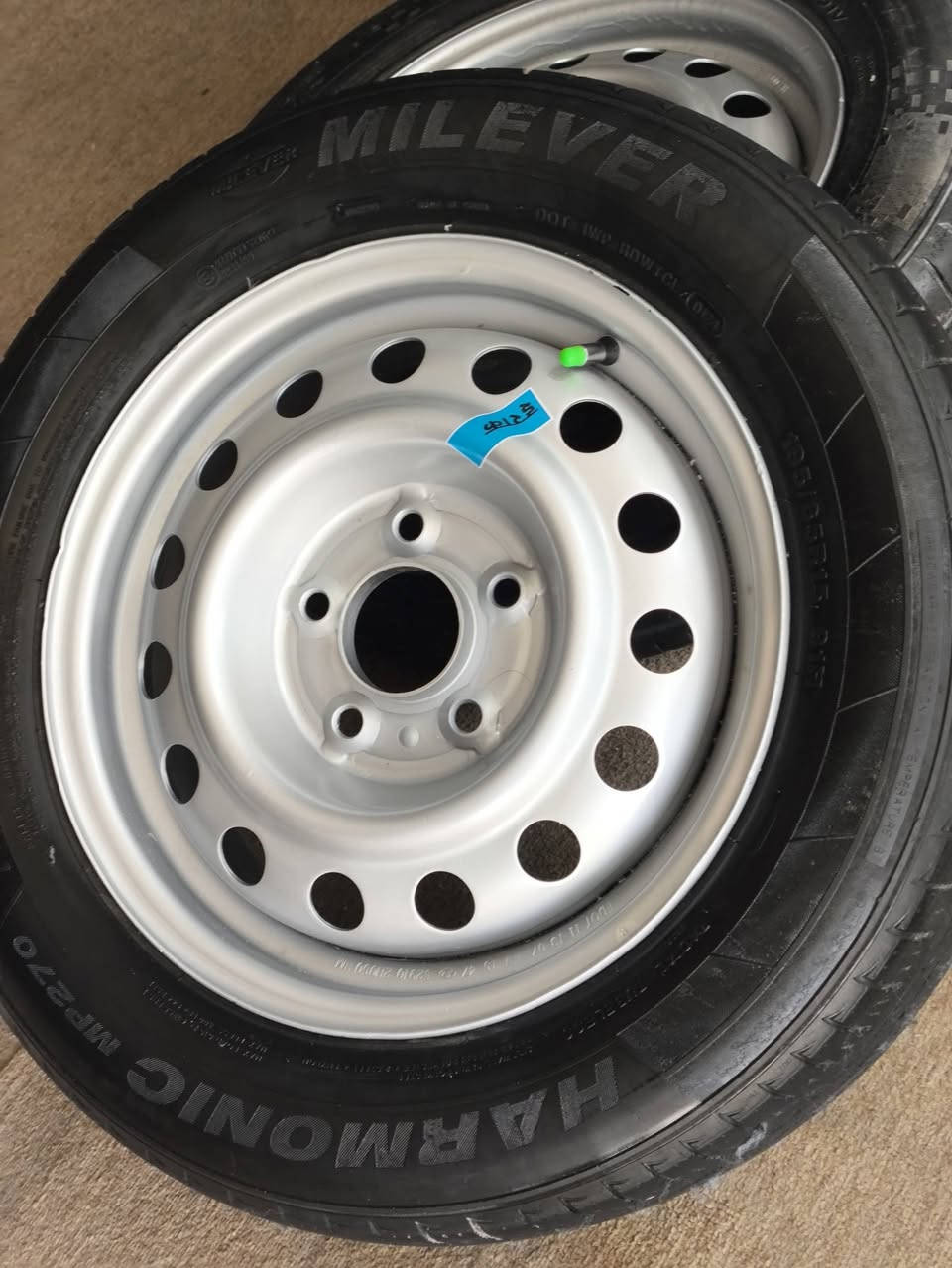 سلام عليكم حبايب قلبي تخم ويلات وتخم تاير حجم 15 كوري اصلي ابو الختم للبيع مكاني نجف  شراي يجي خاص يرهم مراوس هم ***********
