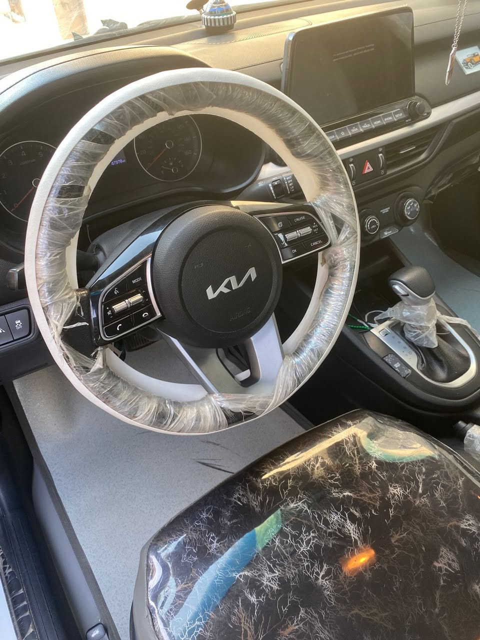 السلام عليكم فورتي 2021 وارد أمريكي سياره معوقين بعدلها سنة وأصير حره
مكينته 2000 دوش
كير ومكينه مكفولة 
مواصفات 
تحكمات استيرن 
وشاشة وكامره
ورادار امامي 
سياره كاملة مابيها نقص 
وسونار موجود 
السعر 128 وبيها مجال 
الاتصال:- ***********
