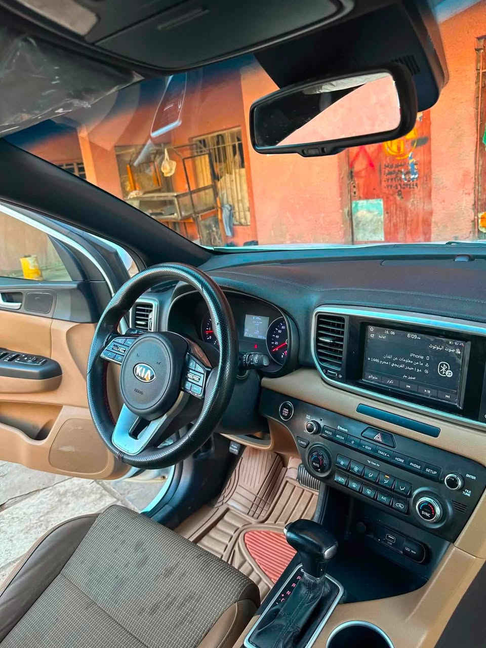 سبورتج 2020 خليجي 
ماشيه 60 ك
محرك 2000
نص مواصفات بصمه وكشن كهرباء ….
ملاحضات بسيطة باب بي بارد وصبغ ع كد شبر وتكحيل بصندوك ب175 
***********
