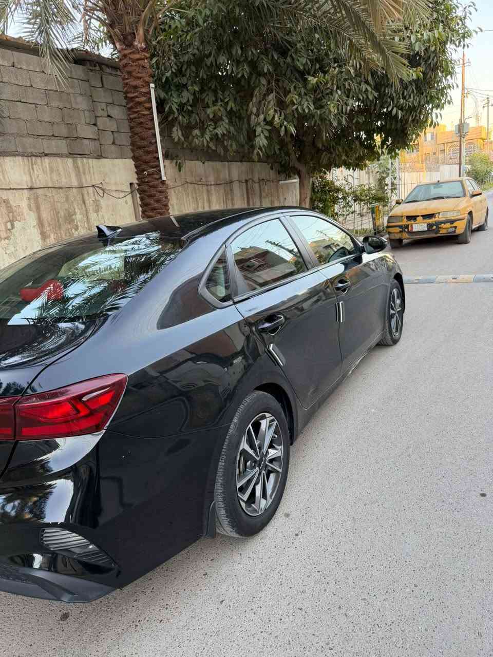 السلام عليكم 
فورتي موديل 2024 نص فول
رادارات خلفي وامامي وجانبي 
تحكم ستيرن 
شاشة كبيرة 
مكينة 2000 
السعر 145 وبي مجال 
اي استفسار اتصال ع الرقم وبي واتساب 
اني مكلف بالنشر ممتواجد ع الفيس 
‭0771 206 0227‬
