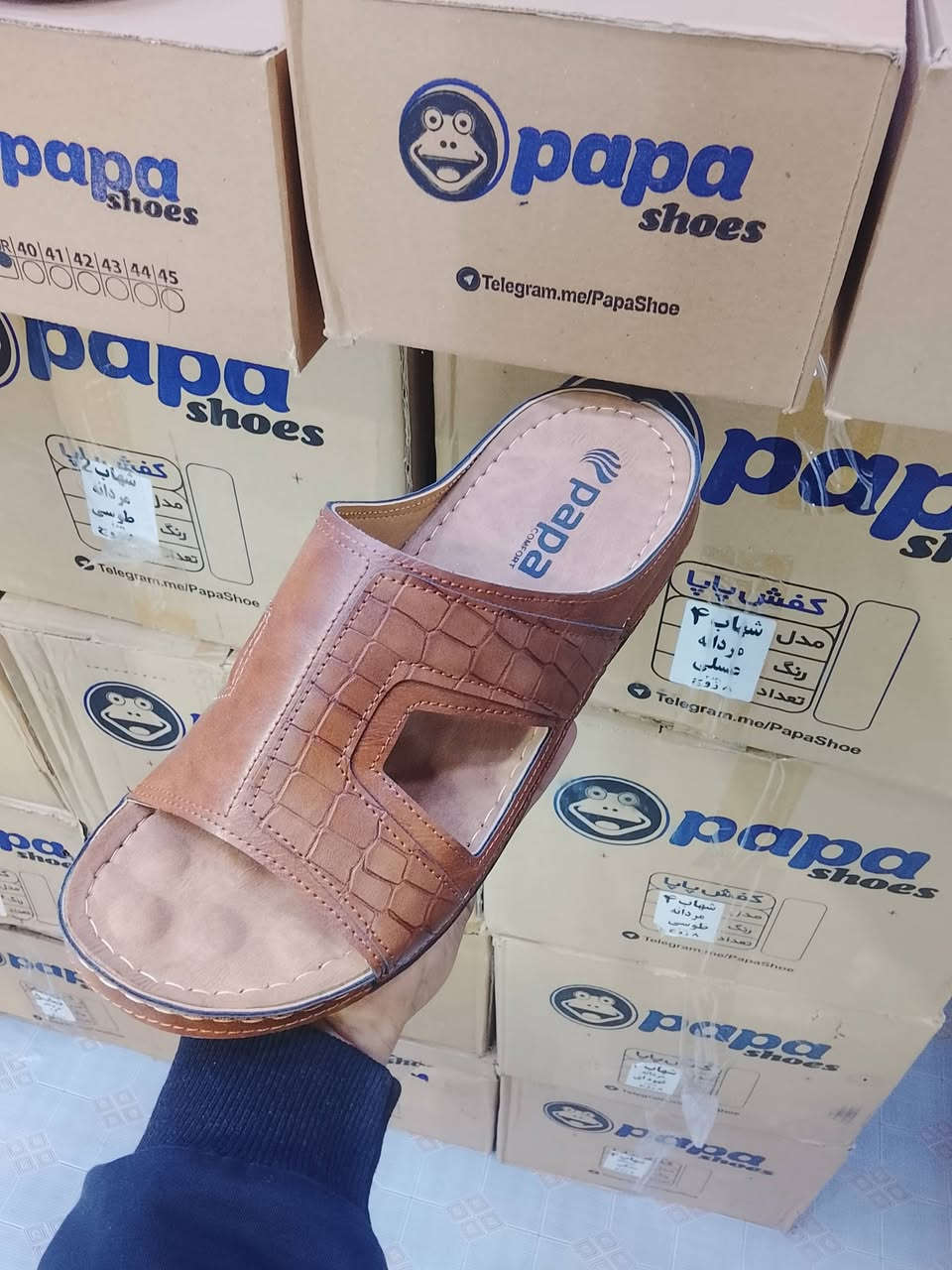 شحاطات بابا مخيط سعر القطعه 4500الكارتون 8 قطع 36الف متوفر خدمة توصيل بصرة وكافة  محافظات العراق راسلني خاص ادزلك كل موديلات ***********
