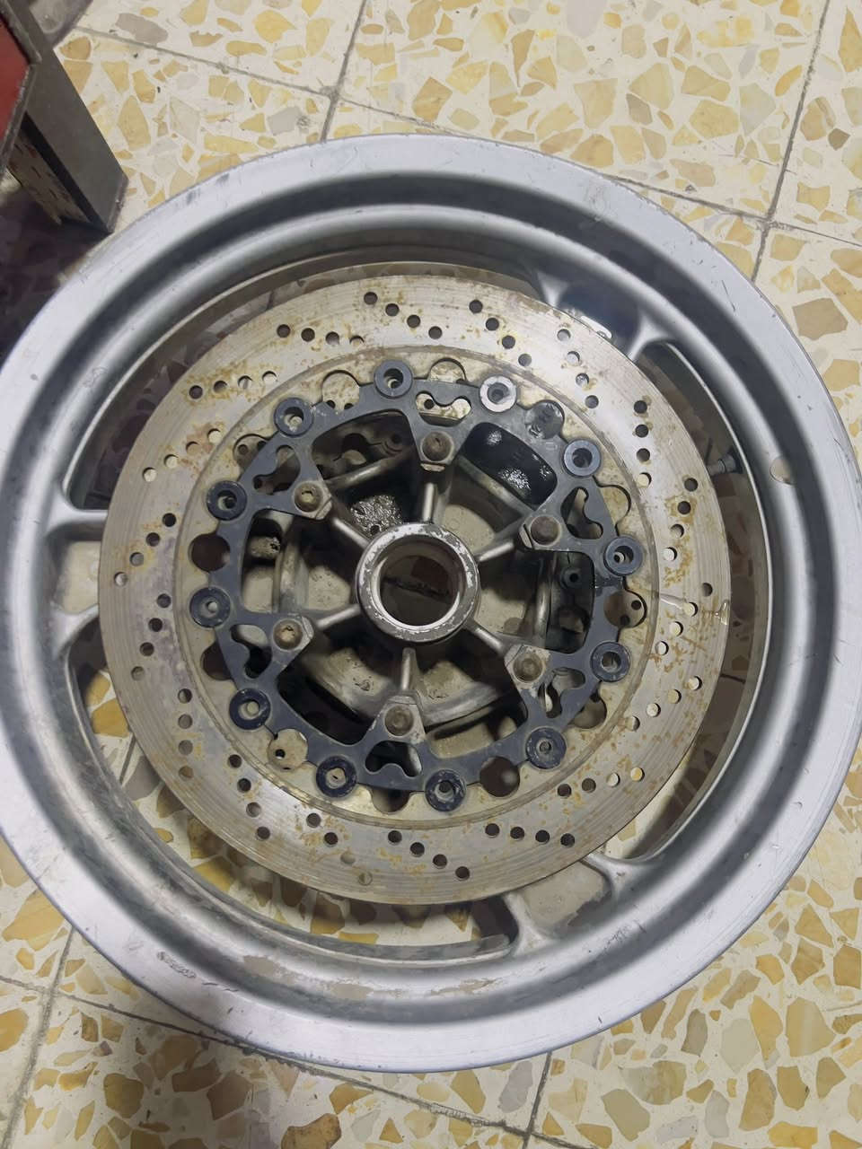 ويل ارتي امامي بية فطر ودسكات قيم وأخذ الويل كامل غراضة بوربرن  ***********
