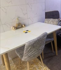 ميز طعام • ٢ كراسي • مكسور