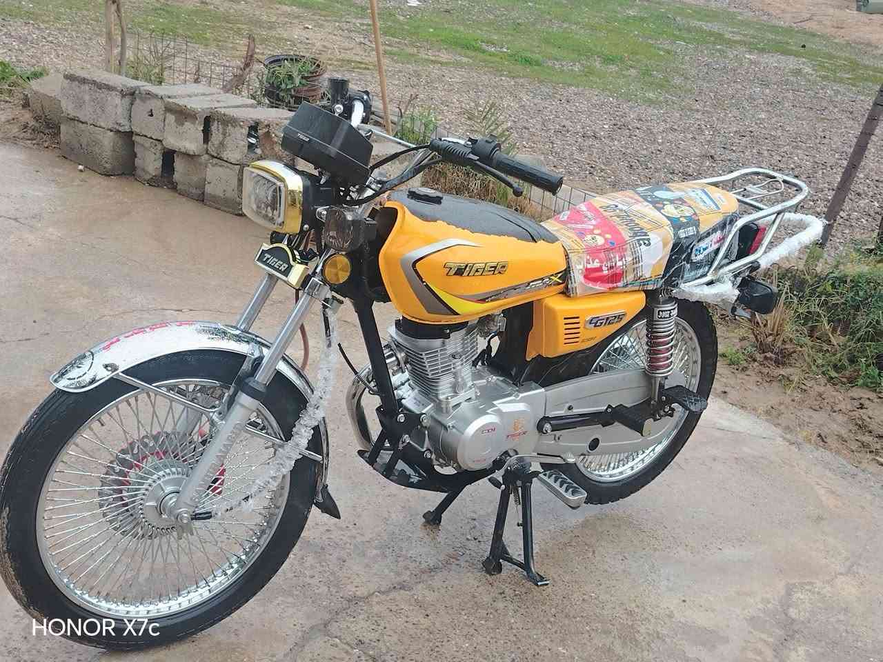 السلام عليكم موطور للبيع او مراوس 

تايكر 2024✅
أربعه كير  محرك شرط ما مفتوح لا صرف ولا بخار 
كهربايات شغاله وياله كلها جديد مابي نقص برغي كلو بلادي تواير جدد موطور نضيف ومرتب  مكاني الزاب 
***********
