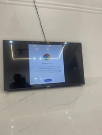 شاشة ٤٣ • مشتراه قبل شهر • نظيف