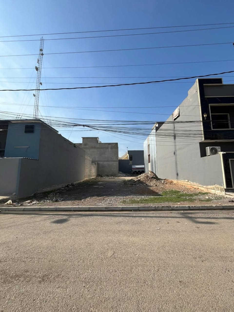 السلام عليكم ورحمة الله وبركاته #مكتب_الغوالي

ارض للبيع في حي السماح الاطباء على شارع 15م

🔹 المساحة : 325م ، الواجهة : 15م ، العمق : 21م

🔹 سند طابو ملك صرف شرط التحويل وقرار التمليك 

🔹 خدمات كاملة متوفرة ( ماء ، كهرباء ، تبليط )

🔹 الارض على شارع 15م مقابل الارض حديقة 🌿

🔹 قريبة من كافة الخدمات ( اسواق ، مدارس ) 

🔹 السعر 220،000،000 مليون وقابلة للتفاوض 

للاستفسار اكثر مراجعة #مكتب_الغوالي الكائن في حي السماح الاركان قرب مدرسة السماح الابتدائية وقرب مول القمه على شارع 20 او الاتصال على الارقام التالية -

***********

***********
