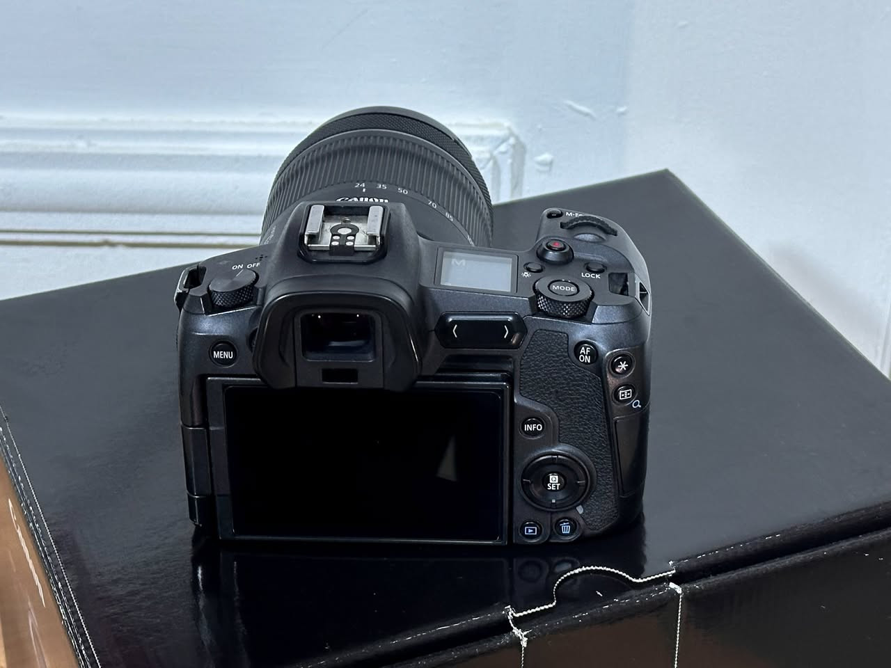 غراض تصوير للبيع
كاميرا Canon EOS R للبيع – نظيفة جدًا

كاميرا فل فريم احترافية، تصويرها قوي وواضح، مناسبة للصور والفيديو 👌 كت كامل

🔹 30 ميجابكسل مع عدسة 24-105 

🔹 تصوير 4K

🔹 فوكس سريع ودقيق (Dual Pixel)

🔹 شاشة متحركة ولمس

🔹 واي فاي + بلوتوث

🔹 ميحتاج احجي تكدر تكتب باليوتيوب وتعرف الموصفات 

� عدسة Sigma 85mm f/1.4 DG HSM Art (Canon EF) للبيع – احترافية

عدسة بورتريه قوية جدًا تعطي عزل خرافي وجودة حادة 🔥

🔹 فتحة عدسة 1.4 (عزل قوي جدًا)

🔹 مناسبة فل فريم

🔹 حدة عالية جدًا حتى على F1.4

🔹 بوكيه ناعم وجميل

🔹 فوكس سريع نظافة 95‎%‎

� عدسة Canon RF 50mm f/1.8 STM للبيع – خفيفة وقوية

عدسة مثالية للبورتريه والتصوير اليومي، تعطي عزل حلو وجودة ممتازة 👌

🔹 فتحة عدسة 1.8

🔹 خفيفة وسهلة الاستخدام

🔹 حدة ممتازة مقابل السعر

🔹 فوكس هادئ (STM) مناسب للفيديو

للتواصل على الخاص 

او مراسلة الواتساب ***********
