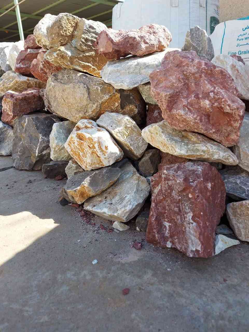 تم الوصول الحجر بالوانه الجميلة للحدائق والشلالات وبأسعار مناسبة
سعرالكيلو مفرد (٢٥٠ ) دينار 🌷

العنوان تكريت شارع الباشا مقابل القصور

مجاور غسل سيارات القصور
هاتف(***********)
