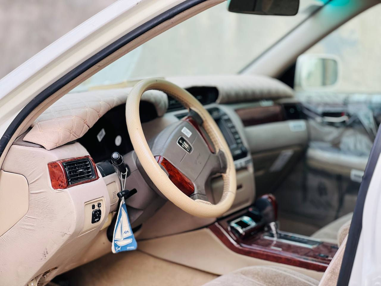 ‏سلام عليكم.                                           يوجد لدينا سيارة جنون مكفوله من الضربالقص والنقل جثة سيارة دكمتين مقفولة من الحدادية من تواير سيارة جاهزة سيارة مواصفات موديل 2002 السيارة جاهزة من أي شيء ولا يوجد ضرر السيارة سعرها 145 وبيها مجال الطيب سيارة جاهزة كشنات كهربائي السيارة باسمه سيارة تحويل ثاني يوم رقم صاحب السيارة ***********
