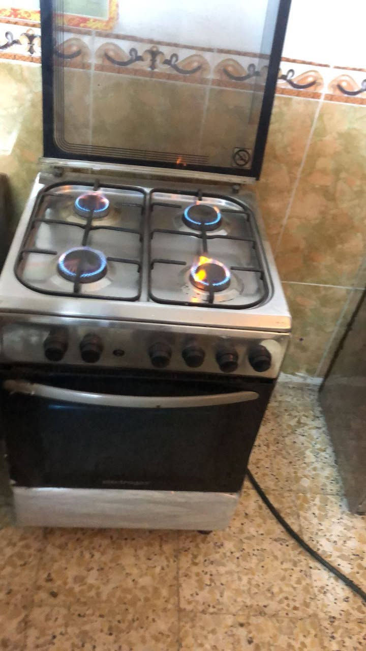 عندي طباخات لبيع بسعار مناسبة عندي خمسة مشاعل وعندي ربعة مشاعل سعار مناسبة مكاني بغداد *********** وساب بي
