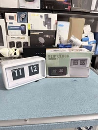 ساعة مكتبية • ارقام ينقلب