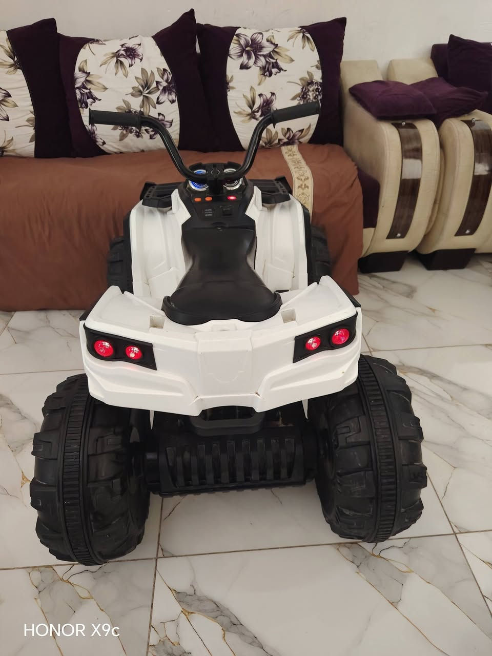 اغراض كلهن بيت واحد
مروحه جداريه توشيبا ٢٥
شاشه وياهه جهاز نت حجم ٣٢ السعر ٨٥
سياره اطفال شحن شغاله نقصهه محوله ٩٠
بلاجكتور يشتغل علمولده ويا سيار ٤٠ الف
حي الجامعة
***********
