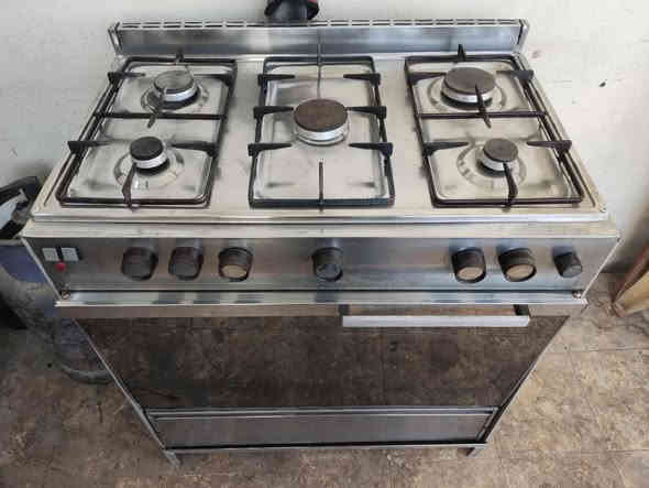 طباخ  عشتار عراقي
 الاصلي باب الاول
 نظيف وشغال على الفحص. والضمان 
  ضمانة شهرين. 
  اي اشكال بي اني خادم
سعره150 وبي مجال بسيط
مكاني نجف  سوك حنون.   ***********

اراوس بطباخات تعبانه. مناسبه
