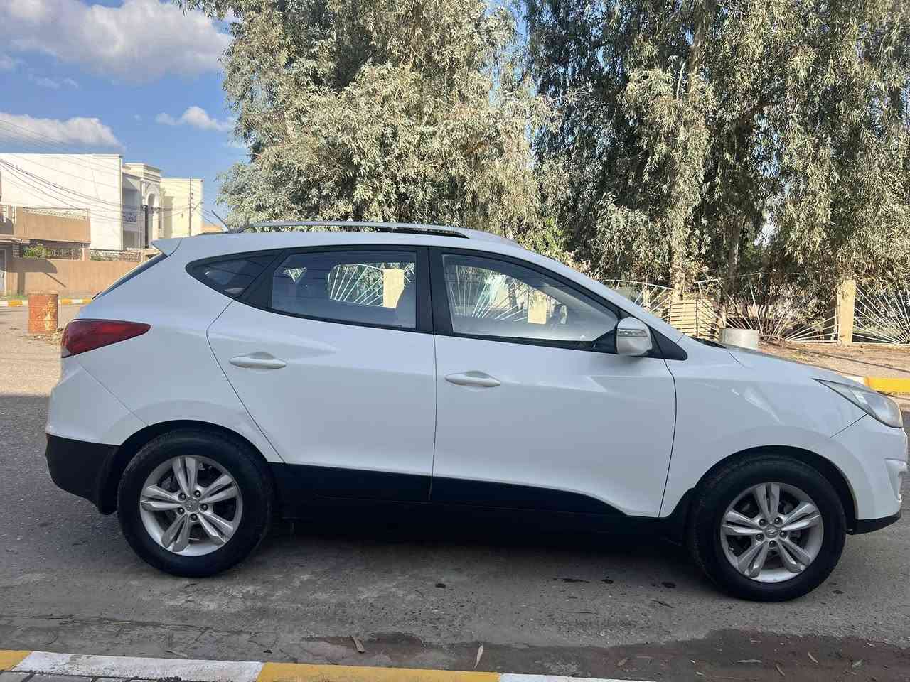 السلام عليكم 
للبيع توسان خليجي موديل 2011 بدون صبغ شرط مكفوله من صبغ وشواصي ولغد قماره بنروما 
محرك 2000 دوش المرغوب شرط 
لاتنقيص ولاتبخير 
تبريد +تدفئه + تخم تاير + صدر امامي + خلفي+ 
السياره حلوه وجاهزه من كل شي 
رقم صلاح الدين شرط التحويل 
السعر 135  وبيه مجال للشراي 
الاستفسار ***********
