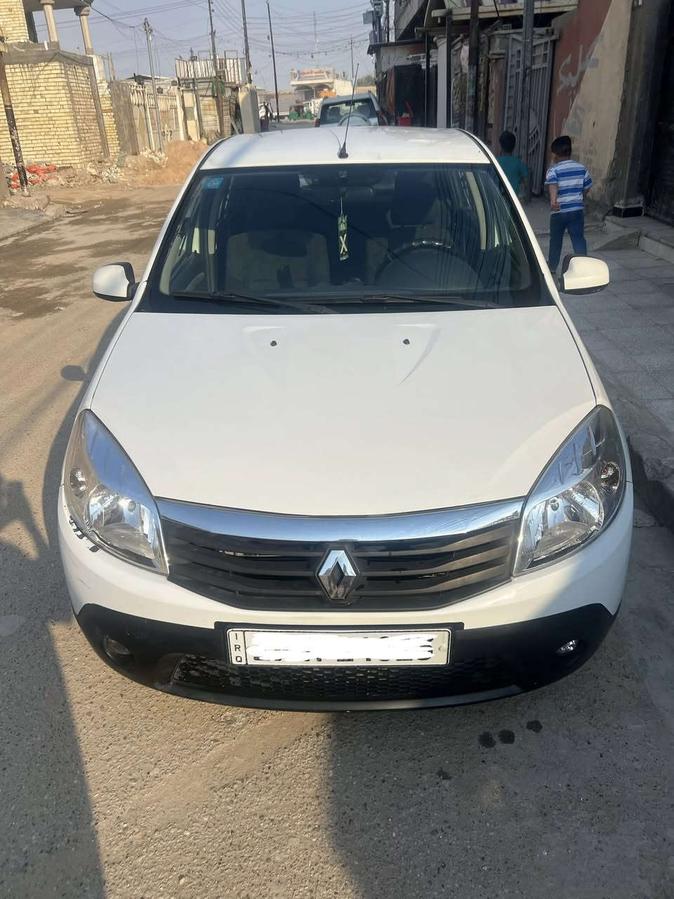 للبيع رينو سانديرو موديل 2012، بحالة ممتازة. السيارة بمحرك 1600، قير اوتماتيك  ميكانيكي ، ماشية 52  ألف كم فقط. تخم تاير 
للاتصال ***********
 بغداد مكان رئاسة العبيدي 
السعر 62 وبيه مجال

