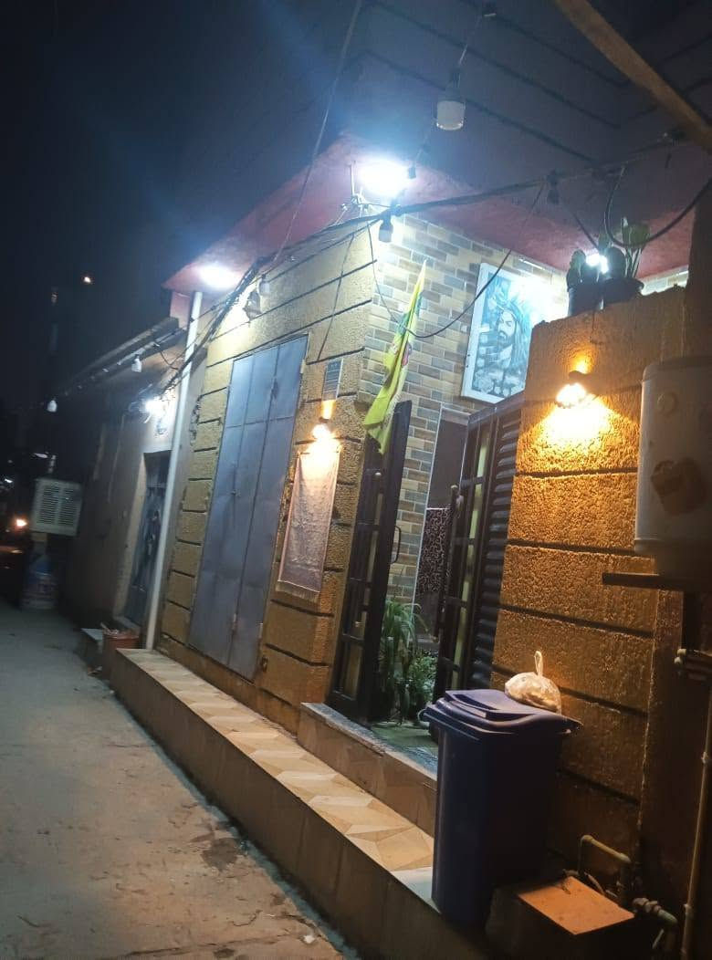 بنص سوك مساحة 100طابو صرف طابقين بناء 25 قريب على شارع الأطباء بنص سوك غرف نوم عدد 3بي محل ***********سعر 80.     يبعد عن شارع الأطباء 70متر
