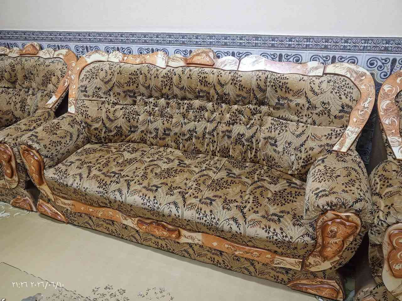 قنفات ملكيه مستعمله 4 تك و2 كبار فالمجموع 6 قطع المكان البصرة _ الزبير سعر 450 وبيه مجال ***********
