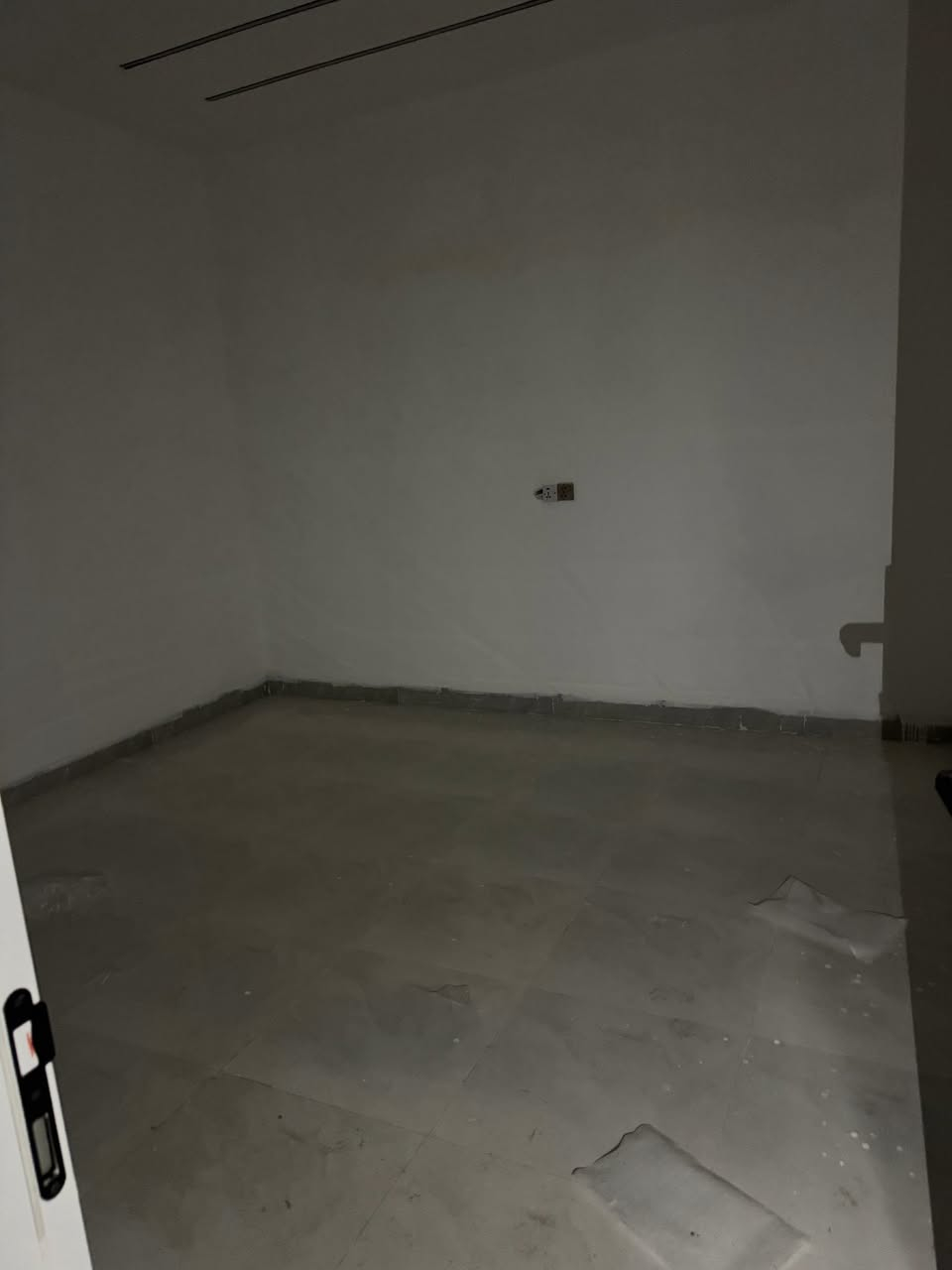 السلام عليكم 
دار للإيجار 150 متر ركن بناء صفر مامسكون 
يتكون من غرفتين نوم و استقبال و صالون و صحيات داخلي و خارجي و مطبخ و كراج 
علما طابق ثاني بعدها هيكل من داخل 
كركوك حي البدر قرب مدرسة علي شاهين 
إيجاره 350 الف 
للاستفسار 
***********
***********
