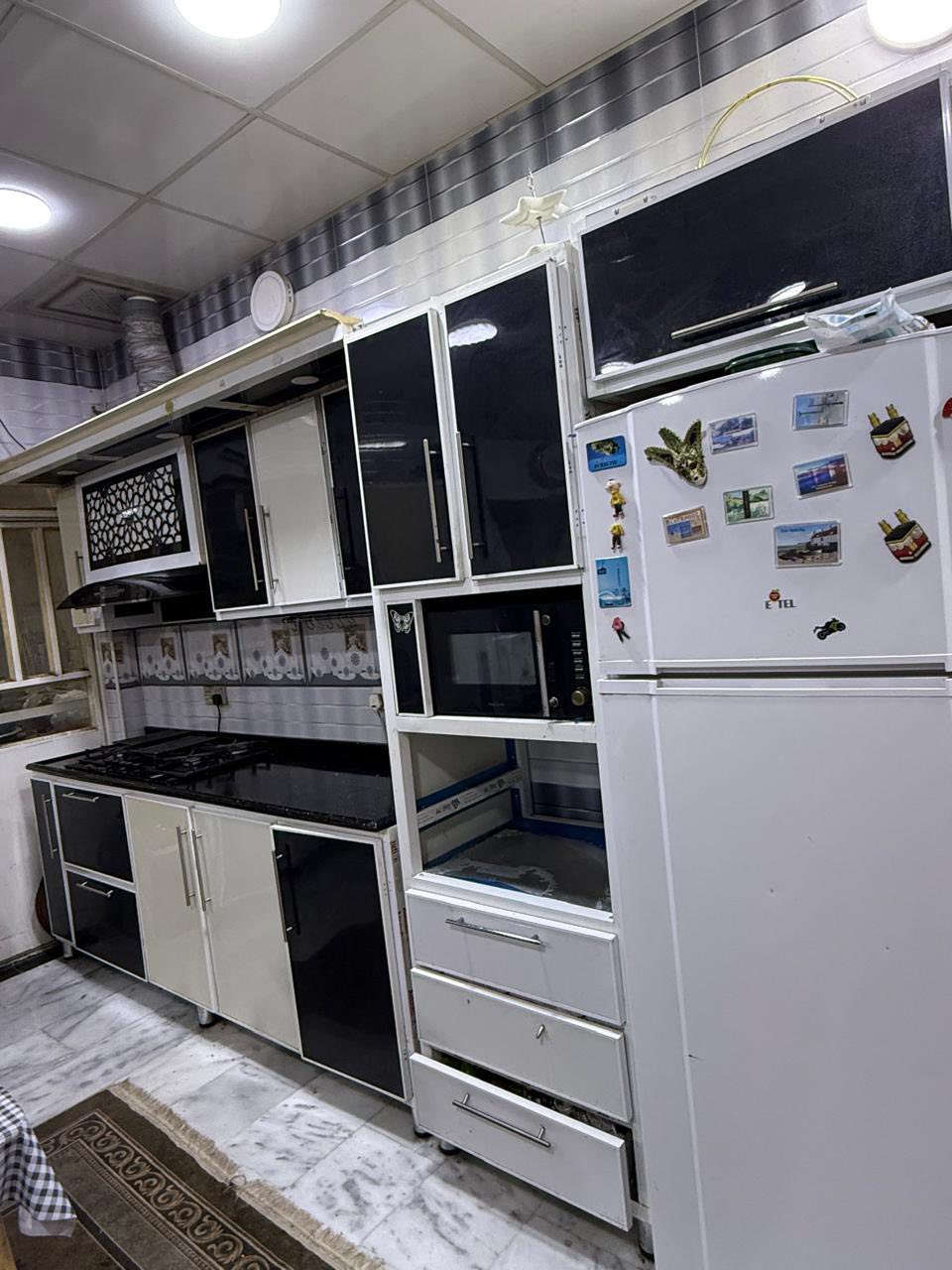 السلام عليكم 
كاونتر كامل مع سنك بدون طباخ
مكان بغداد حي الحسين 
الرقم ***********
