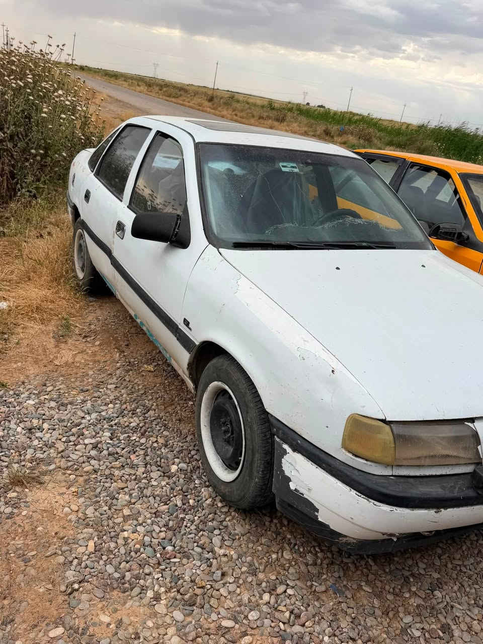 سلام عليكم اوبل فكترا موديل 90
للبيع محرك 20 جديد شرط كير شرط تحويل ثاني يوم دفتر بانزين موجود للاستفسار الاتصال برقم ***********
