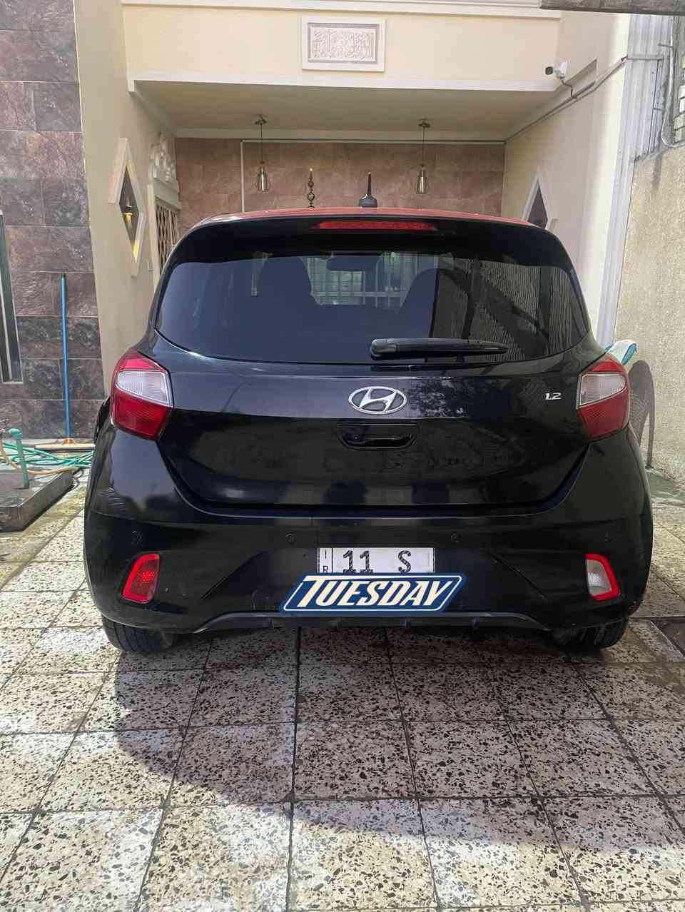 سيارة هيونداي I10  للبيع 
موديل ٢٠٢١ ماشية ٦٦ الف
بيها كاميرا خلفية
الكير اوتوماتيك (AMT) 
تحكم ستيرن
محركها ٤ سليندر سعته ١٢٠٠
وشاشة بلادي تستقبل كار بلي واندرويد وبلوتوث يعني اي تليفون يكنك عليها
حساسات امامية ومانع للتصادم ( السيارة تدوس بريك من حالها اذا شئ صار قريب عليها) فهل شغلة حيل تحمي من الحوادث 
تبريدها زين
السيارة ٥ راكب وصالونها واسع ومريح
الاضوية والجام تنسد لوحدها عند قفل السيارة

السيارة مهتمه بيها حيل وايدي بيها وكله احطلها محسن مع انو ميحتاج بس تعواد وهم كل ٣٠٠٠ كم ابدلها دهن وحيل معتنيه بيه 
والحمد لله مابيها اي عطلات واقتصادية حيل

اريده ابيعها على ١٠٥ ورقة وبيها مجال 
المكان بغداد / الكرخ
والسيارة مشروع وطني وكل اوراقها محدثة


**إذا كنت صاحب هذا الإعلان وتريد حذفه لأي سبب، رجاءا أرسل رسالة إلى الدعم الفني**