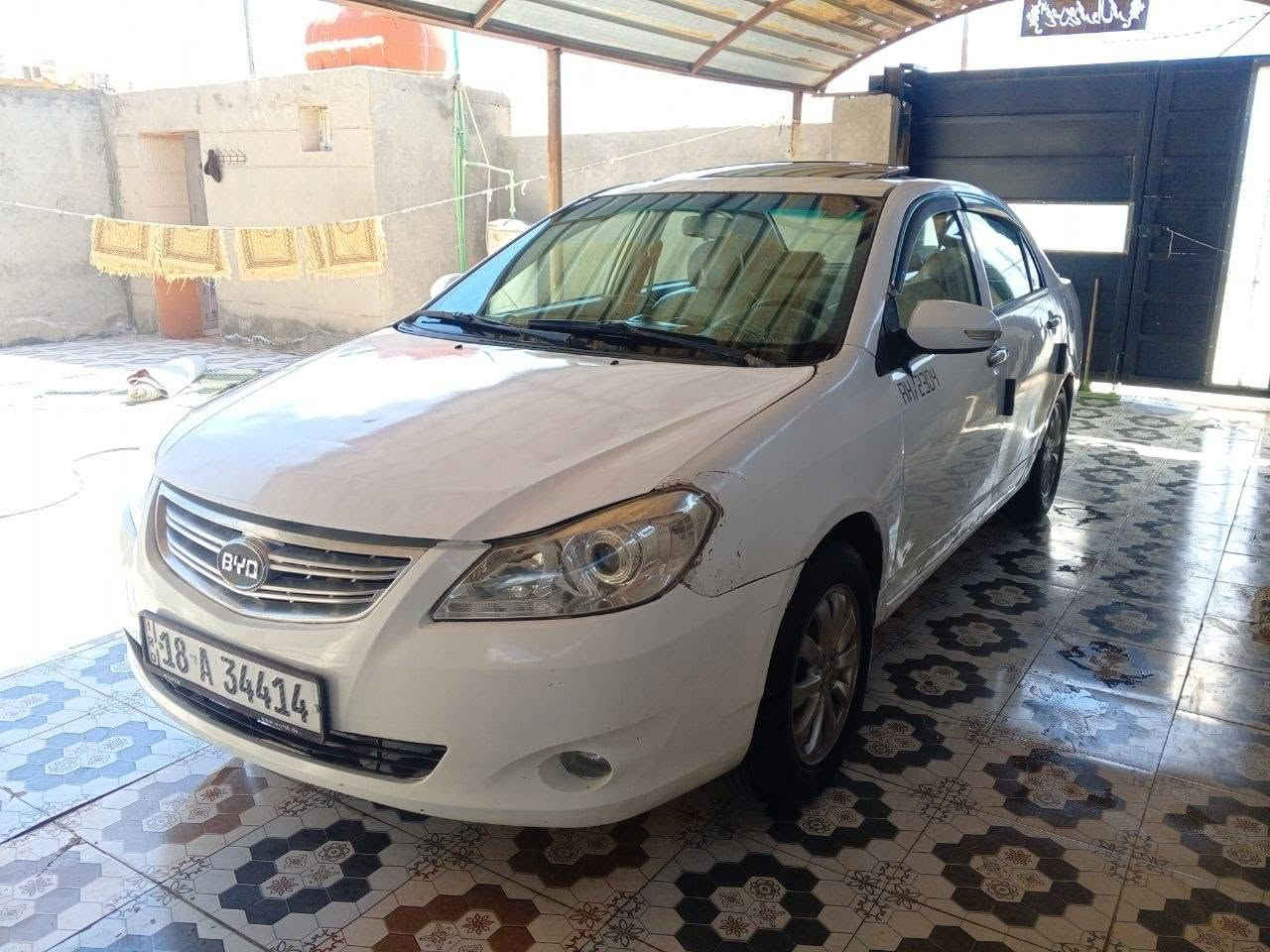 السلام عليكم 
BYD G3 2013 مكينه ياباني كير عادي مكفوله فقط بيه بنيد طاير فول مواصفات فتحة سقف، بصمه، حساسات، شاشه، اشاير بالمري،
 رقم بابل باسمي سنويه لل2029 هزه ماساقطه
سعرها 50 بيه مجال 
للتواصل ***********
